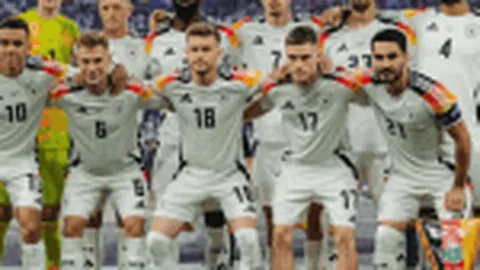 曼城激战英超黑马抢四，阿森纳硬碰低谷曼联，局势紧张。