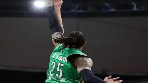 蓉城欢庆铜梁龙跃龙门，共盼来年中超巅峰对决！