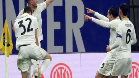 “NBA18战15胜，精准备战，品质制胜，全力冲刺！”